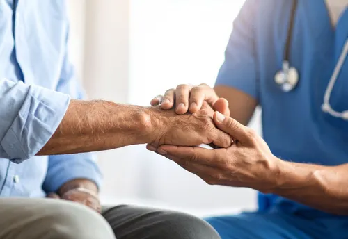 Paciente y especialista en medicina para el dolor