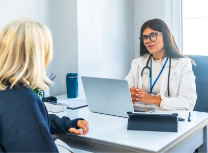 Paciente en consulta con ginecólogo en Panamá