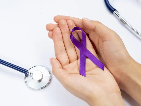 Equipo médico de Panama Cancer Clinic acompañando a un paciente